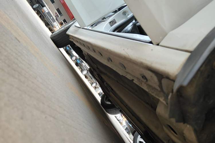 Used Chevrolet Malibu 2018 530T Automatic Luxury Edition Right Side Sill