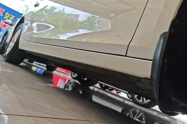 Used Chevrolet Malibu 2018 530T Automatic Luxury Edition Right Side Sill