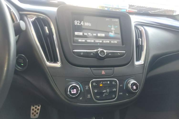 Used Chevrolet Malibu XL 2016 1.5T Dual-Clutch Ruichi Edition Audio And AC Panel