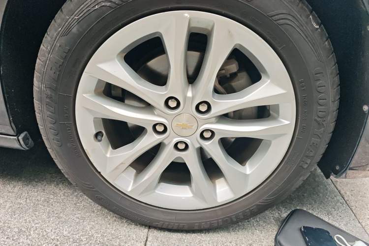 Used Chevrolet Malibu XL 2016 1.5T Dual-Clutch RuiShang Edition Right Front Wheel Hub