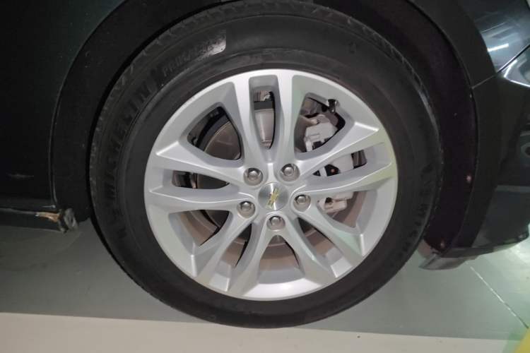 Used Chevrolet Malibu XL 2016 1.5T Dual-Clutch RuiShang Edition Right Front Wheel Hub