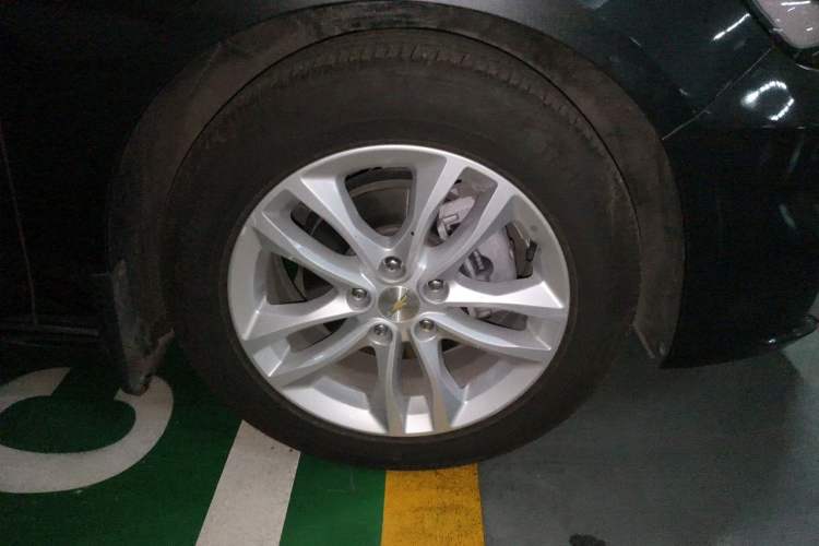 Used Chevrolet Malibu XL 2016 1.5T Dual-Clutch RuiShang Edition Right Front Wheel Hub