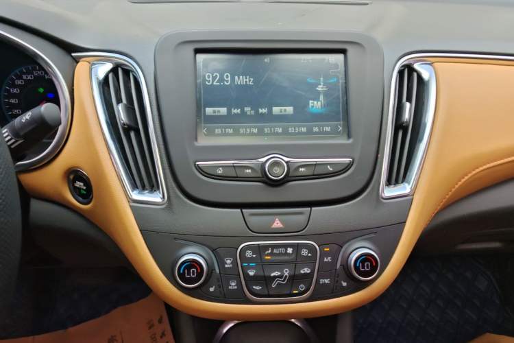 Used Chevrolet Malibu XL 2016 1.5T Dual-Clutch Ruichi Edition Audio And AC Panel