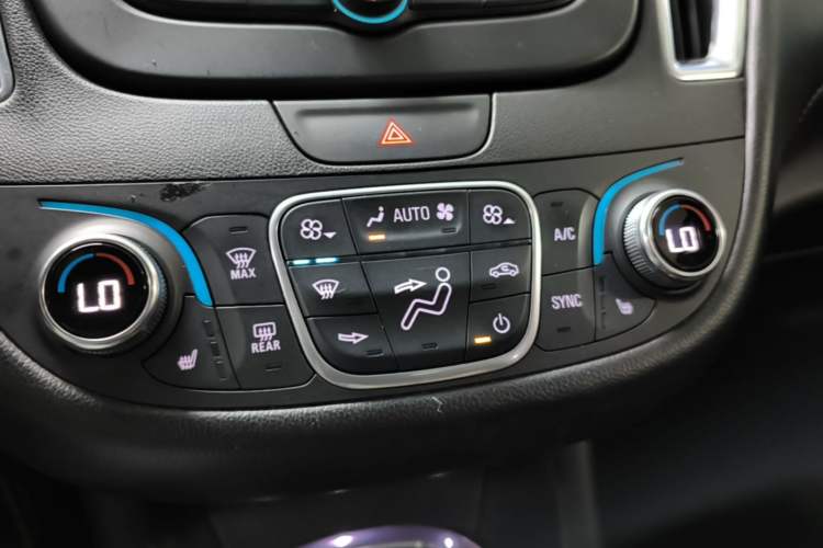 Used Chevrolet Malibu XL 2016 1.5T Dual-Clutch Ruichi Edition Audio And AC Panel