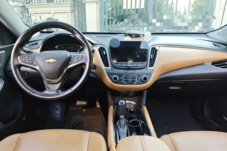 Used Chevrolet Malibu XL 2016 2.5L Automatic RuiZun Edition Center Console