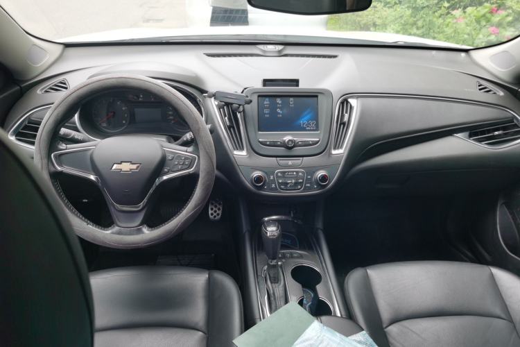 Used Chevrolet Malibu XL 2016 1.5T Dual-Clutch Ruichi Edition Center Console