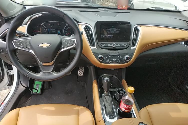 Used Chevrolet Malibu XL 2016 2.5L Automatic RuiZun Edition Center Console