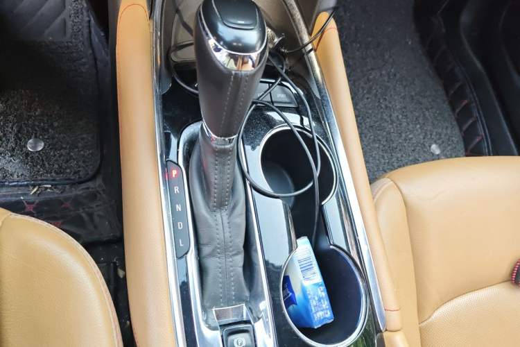 Used Chevrolet Malibu XL 2016 2.5L Automatic RuiZun Edition Gear Lever