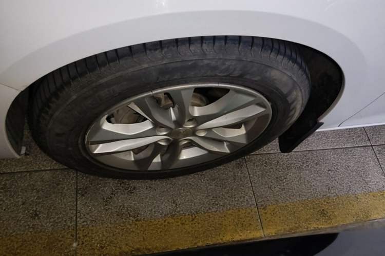 Used Chevrolet Malibu XL 2016 1.5T Dual-Clutch Ruichi Edition Left Front Wheel Hub