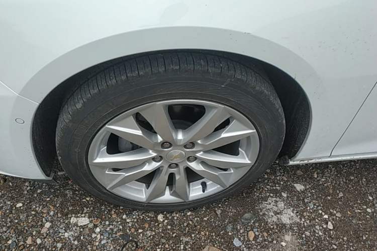 Used Chevrolet Malibu XL 2016 2.5L Automatic RuiZun Edition Left Front Wheel Hub
