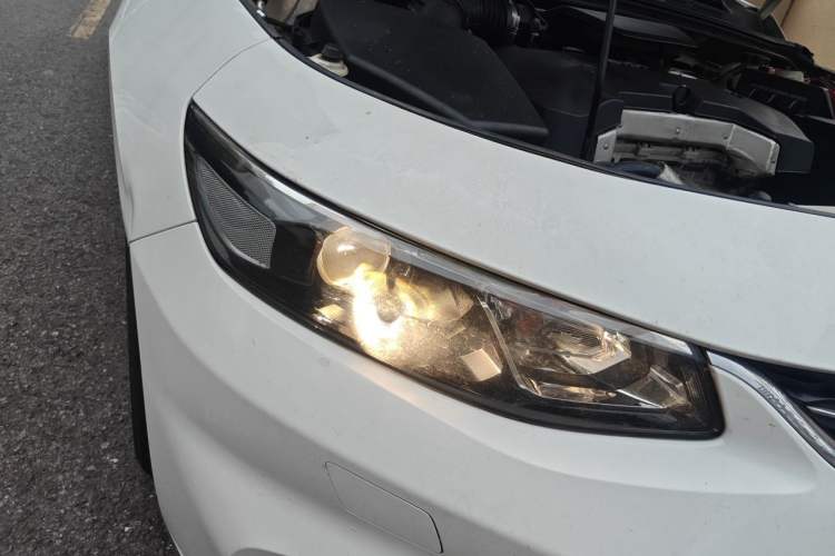 Used Chevrolet Malibu XL 2016 2.5L Automatic RuiShang Version Right Front Headlight