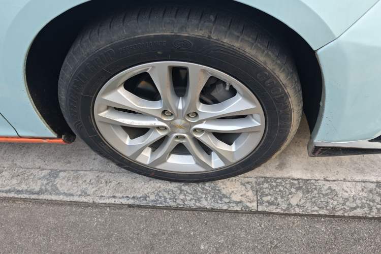 Used Chevrolet Malibu XL 2016 1.5T Dual-Clutch RuiShang Edition Right Front Wheel Hub