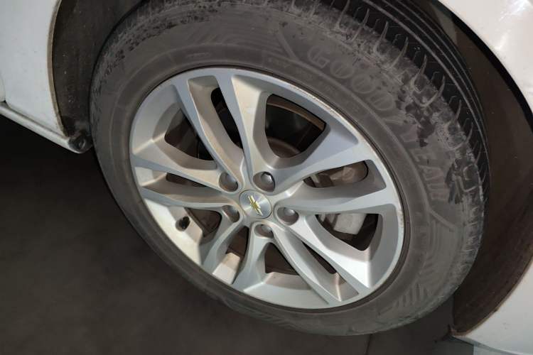 Used Chevrolet Malibu XL 2016 1.5T Dual-Clutch RuiShang Edition Right Front Wheel Hub