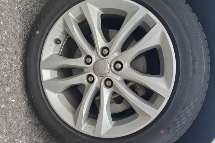 Used Chevrolet Malibu XL 2016 2.5L Automatic RuiShang Version Right Front Wheel Hub