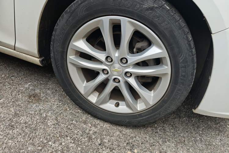 Used Chevrolet Malibu XL 2016 1.5T Dual-Clutch RuiShang Edition Right Front Wheel Hub