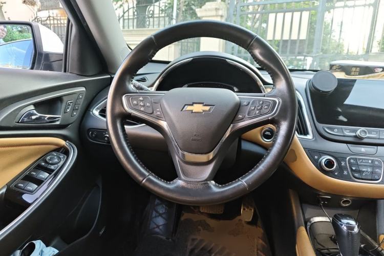 Used Chevrolet Malibu XL 2016 2.5L Automatic RuiZun Edition Steering Wheel
