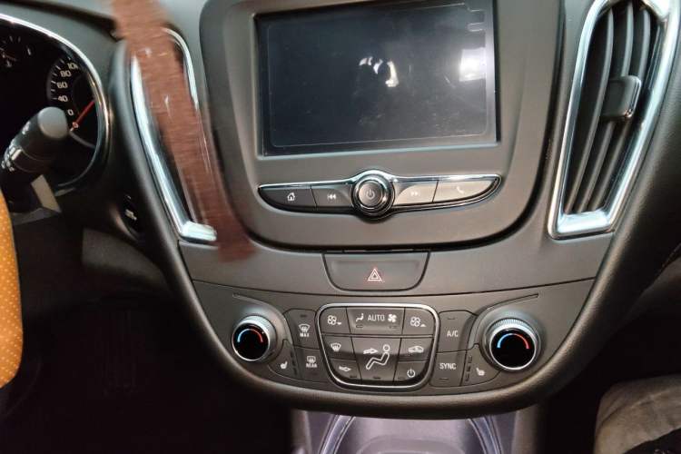 Used Chevrolet Malibu XL 2017 1.5T Automatic Ruichi Edition Audio And AC Panel