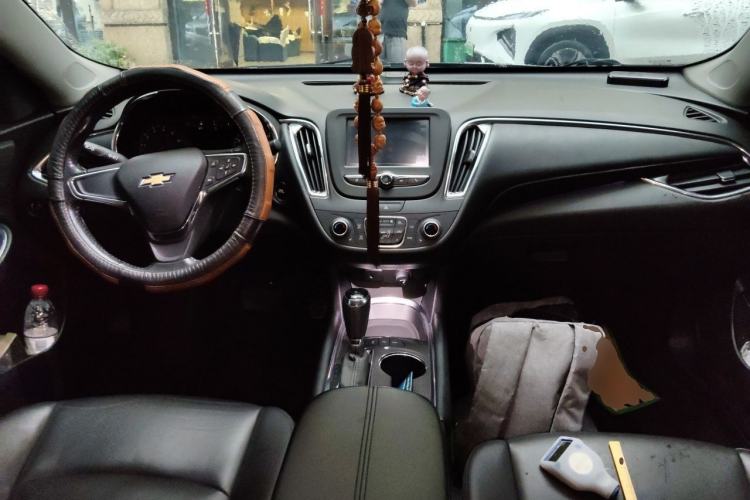 Used Chevrolet Malibu XL 2017 1.5T Automatic Ruichi Edition Center Console