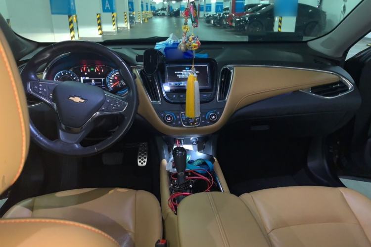 Used Chevrolet Malibu XL 2017 2.5L Automatic RuiZun Edition Center Console
