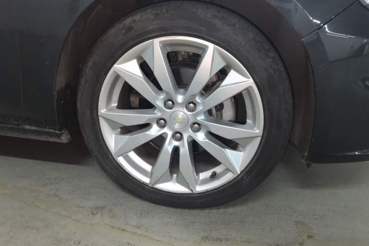Used Chevrolet Malibu XL 2017 2.5L Automatic RuiZun Edition Right Front Wheel Hub