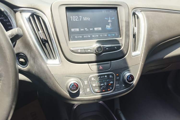 Used Chevrolet Malibu XL 2017 1.5T Automatic Ruichi Edition Audio And AC Panel