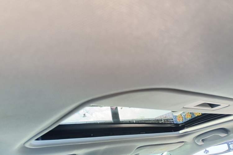 Used Chevrolet Malibu XL 2017 1.5T Automatic Ruichi Edition Headliner