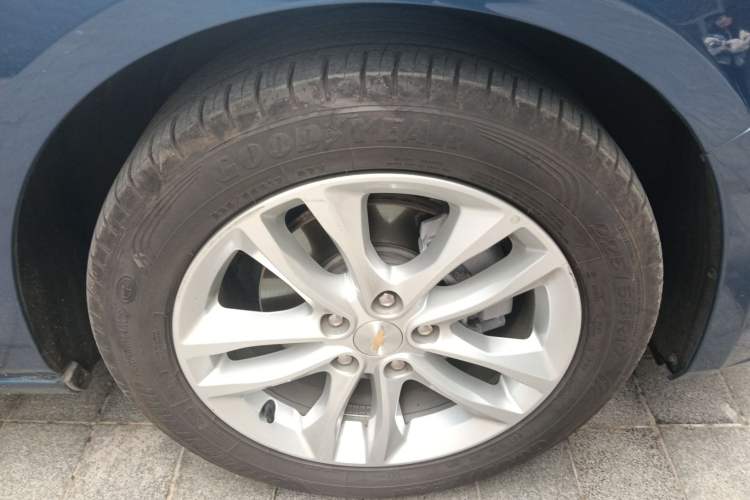 Used Chevrolet Malibu XL 2017 1.5T Automatic Ruichi Edition Right Front Wheel Hub