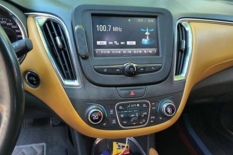 Used Chevrolet Malibu XL 2017 1.5T Automatic Ruichi Edition Audio And AC Panel