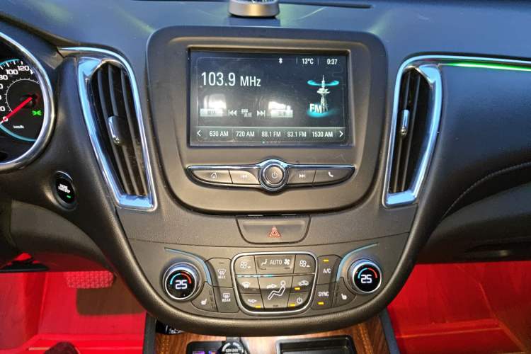 Used Chevrolet Malibu XL 2017 1.5T Automatic Ruichi Edition Audio And AC Panel