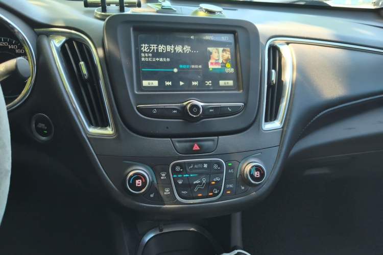 Used Chevrolet Malibu XL 2017 1.5T Automatic Ruichi Edition Audio And AC Panel