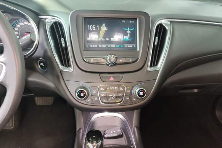 Used Chevrolet Malibu XL 2017 1.5T Automatic Ruichi Edition Audio And AC Panel