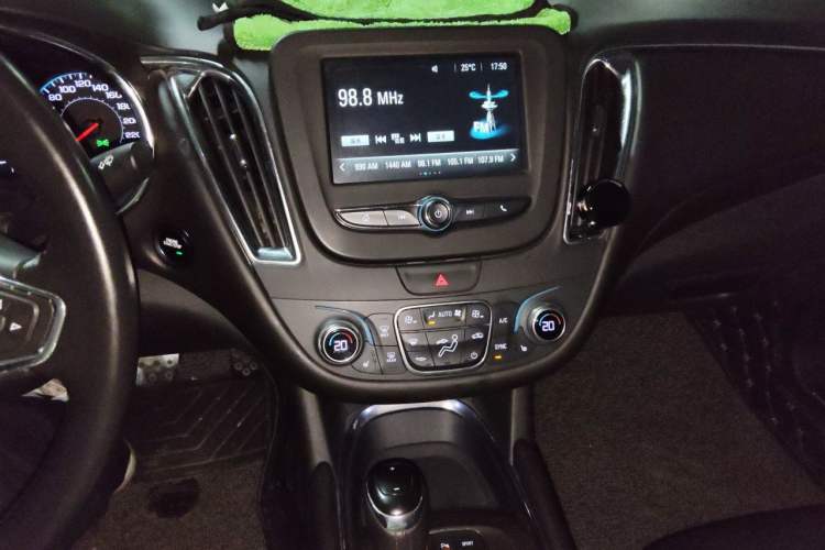Used Chevrolet Malibu XL 2017 1.5T Automatic Ruichi Edition Audio And AC Panel