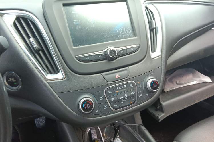 Used Chevrolet Malibu XL 2017 1.5T Automatic Ruichi Edition Audio And AC Panel