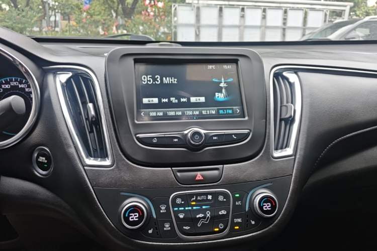 Used Chevrolet Malibu XL 2017 1.5T Automatic Ruichi Edition Audio And AC Panel