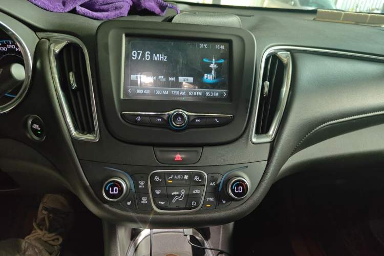 Used Chevrolet Malibu XL 2017 1.5T Automatic Ruichi Edition Audio And AC Panel