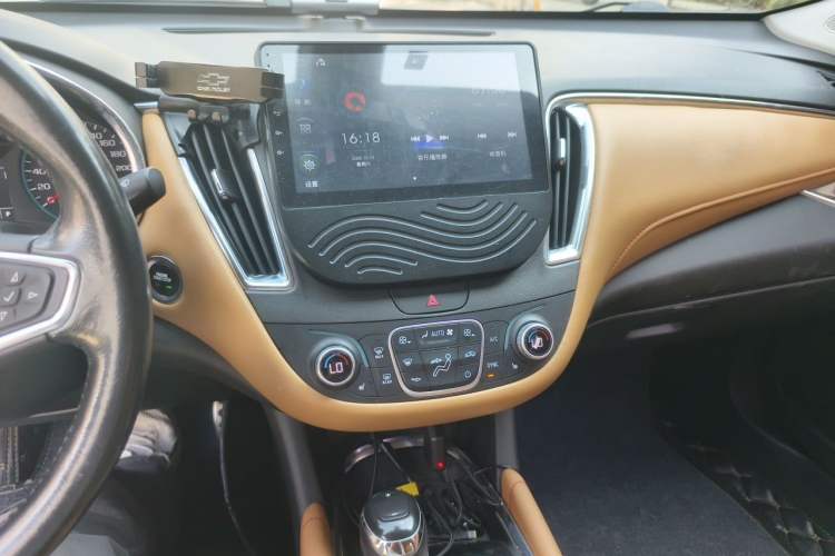 Used Chevrolet Malibu XL 2017 1.5T Automatic Ruichi Edition Audio And AC Panel