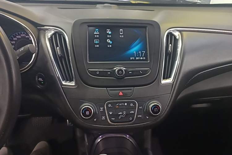 Used Chevrolet Malibu XL 2017 1.5T Automatic Ruichi Edition Audio And AC Panel