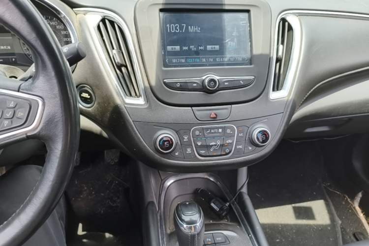 Used Chevrolet Malibu XL 2017 1.5T Automatic Ruichi Edition Audio And AC Panel