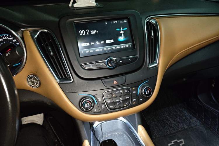 Used Chevrolet Malibu XL 2017 1.5T Automatic Ruichi Edition Audio And AC Panel