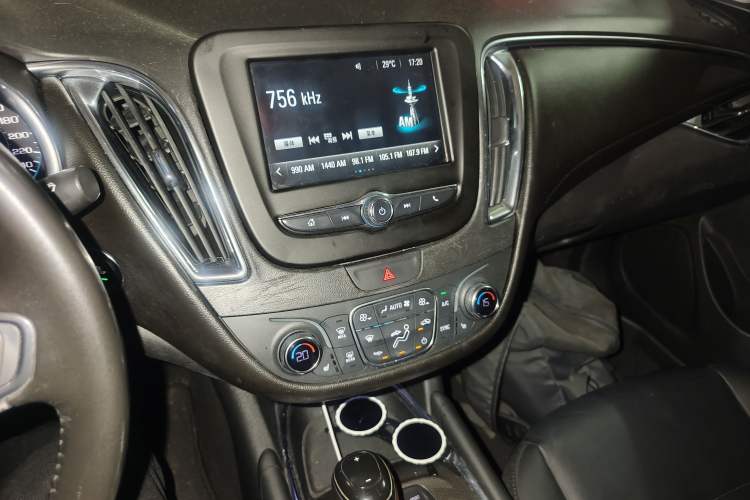 Used Chevrolet Malibu XL 2017 1.5T Automatic Ruichi Edition Audio And AC Panel