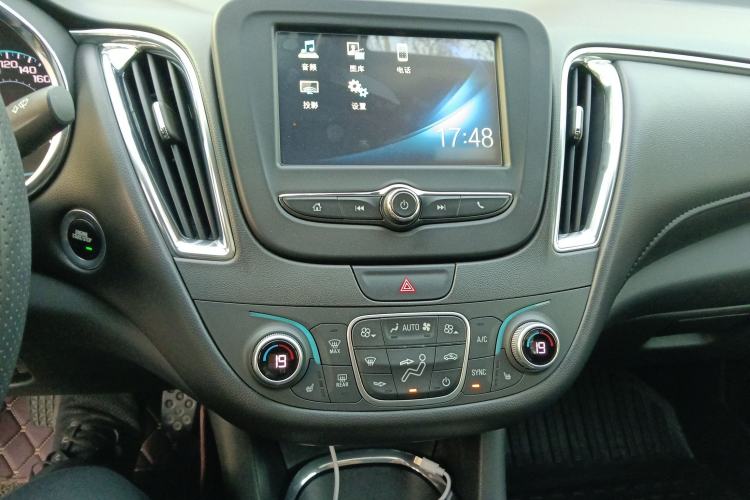 Used Chevrolet Malibu XL 2017 1.5T Automatic Ruichi Edition Audio And AC Panel
