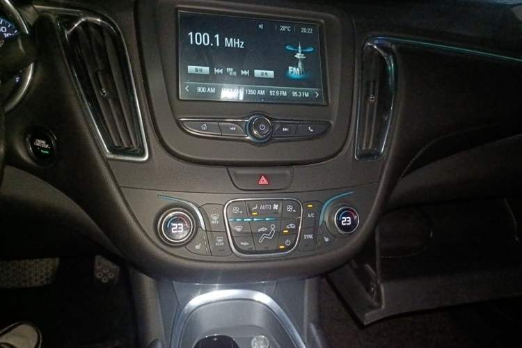 Used Chevrolet Malibu XL 2017 1.5T Automatic Ruichi Edition Audio And AC Panel