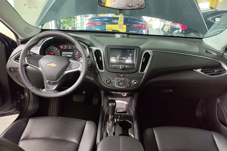 Used Chevrolet Malibu XL 2017 1.5T Automatic Ruichi Edition Center Console
