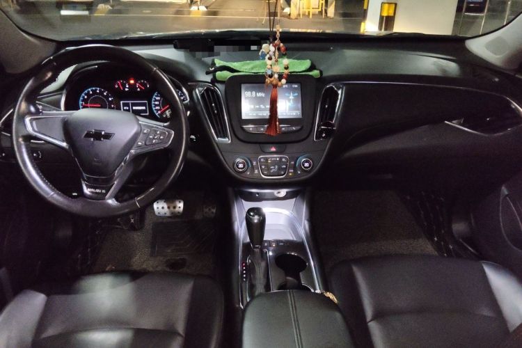 Used Chevrolet Malibu XL 2017 1.5T Automatic Ruichi Edition Center Console