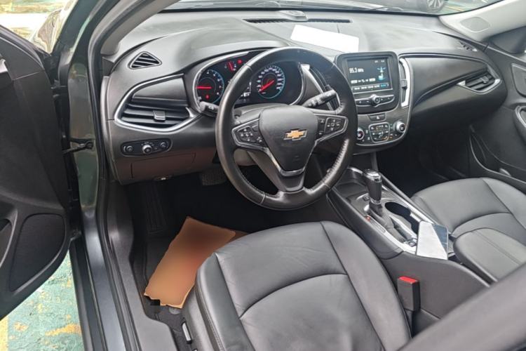Used Chevrolet Malibu XL 2017 1.5T Automatic Ruichi Edition Center Console