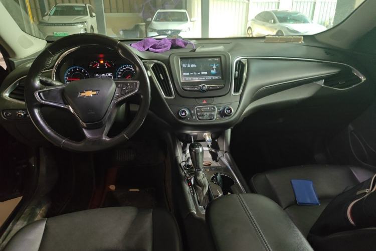 Used Chevrolet Malibu XL 2017 1.5T Automatic Ruichi Edition Center Console