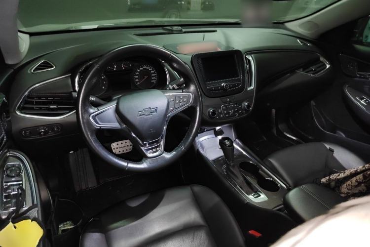 Used Chevrolet Malibu XL 2017 1.5T Automatic Ruichi Edition Center Console