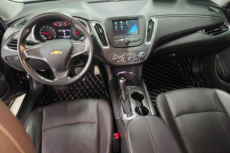 Used Chevrolet Malibu XL 2017 1.5T Automatic Ruichi Edition Center Console