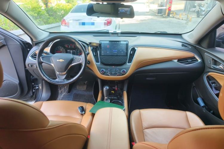Used Chevrolet Malibu XL 2017 1.5T Automatic Ruichi Edition Center Console