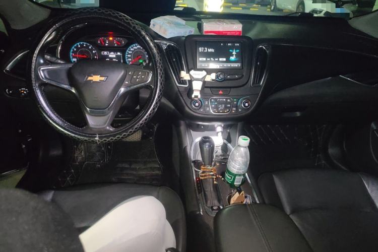 Used Chevrolet Malibu XL 2017 1.5T Automatic Ruichi Edition Center Console